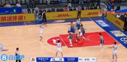 連續(xù)吃癟！克里斯先是籃下被李炎哲大帽&又被李炎哲生斷